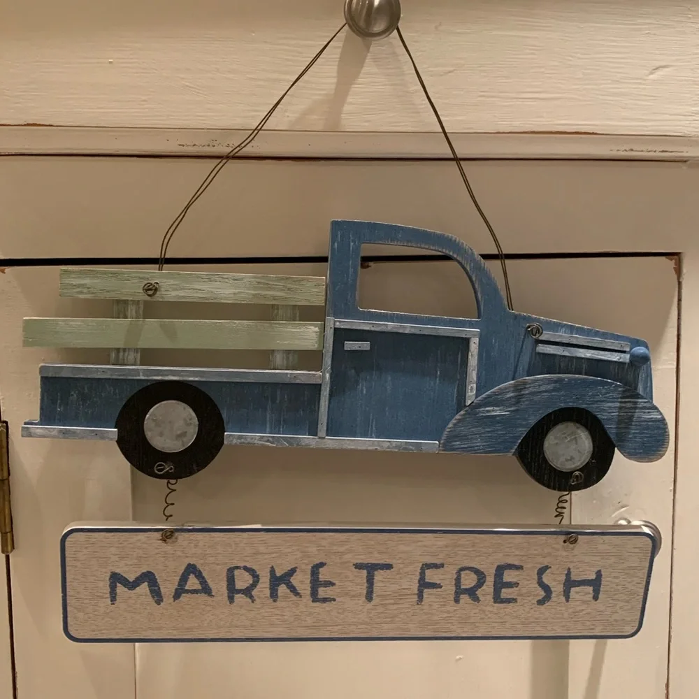 Market Fresh Sign - Picture 1 of 2